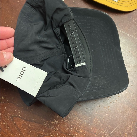 Vuori adjustable SnapBack black mens hat BNWT designer cotton polyester - Picture 2 of 5